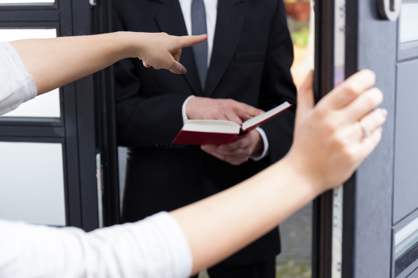 Zeuge Jehovas beim Predigtdienst; Observation Wuppertal, Detektive Wuppertal